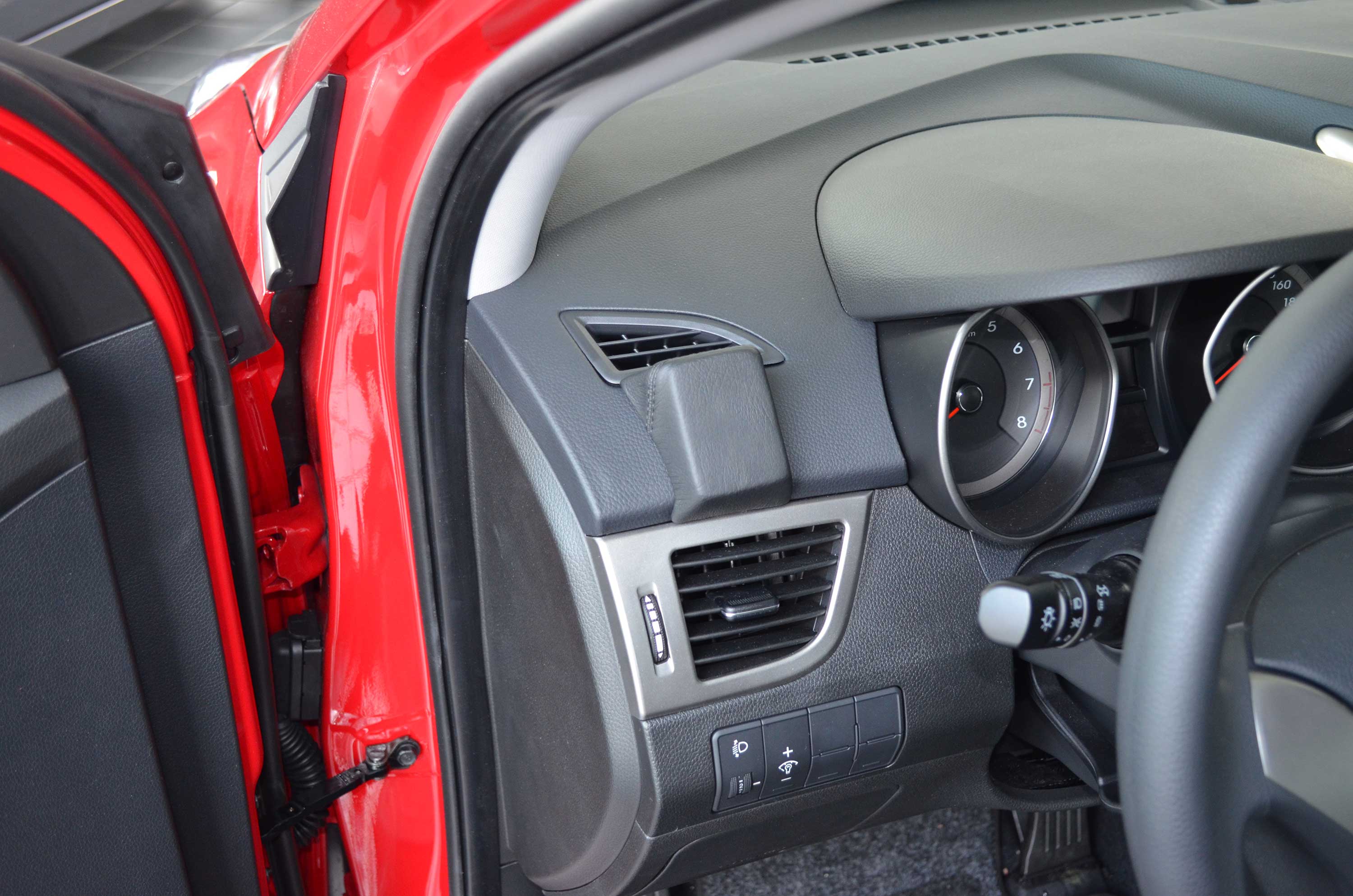 Hyundai i30 03/2012-2016 Kleur: Zwart - Kuda24142x 3 - 6141420