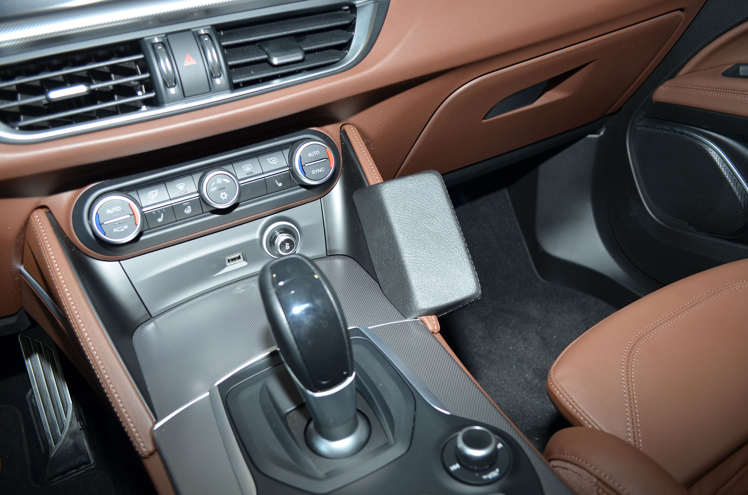 Alfa Romeo Stelvio 2016-2019 - Kuda294x 4 - 602945