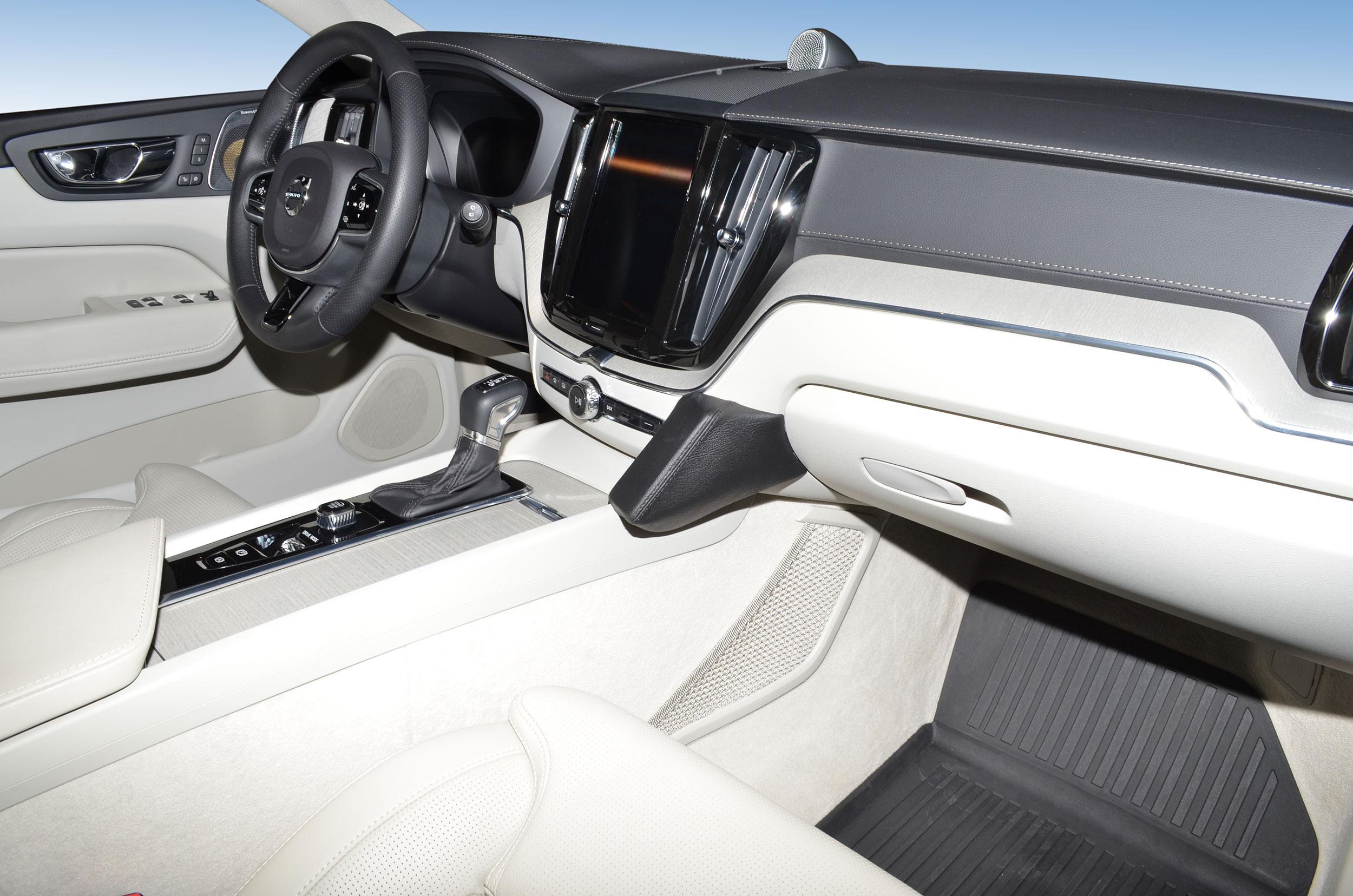 Volvo XC60 07/201-2019 Kleur: Zwart  - Kuda297x 3 - 602975