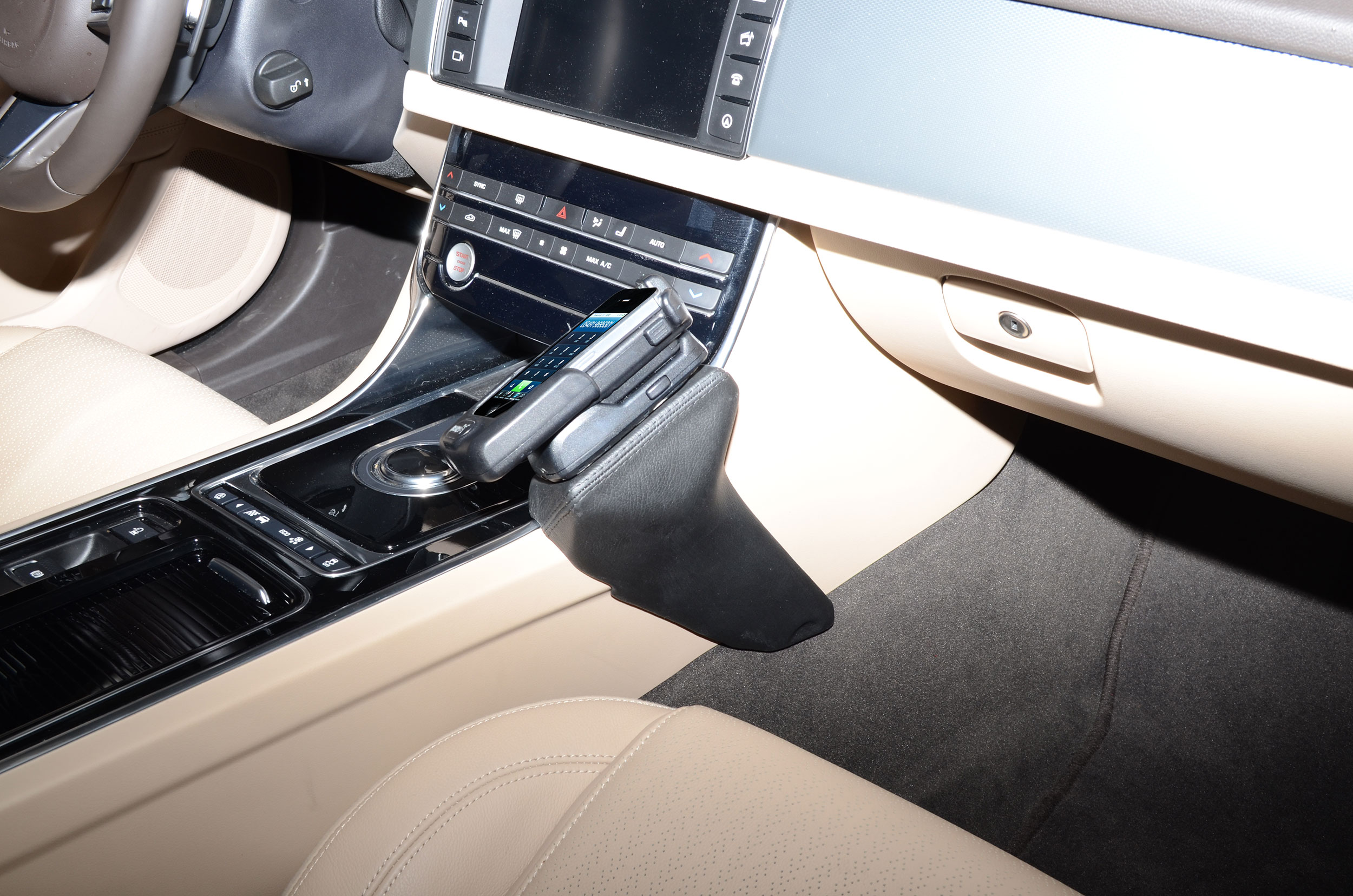 Jaguar XF/ XE 06/2015-2016 Kleur: Zwart - Kuda317x 2 - 603170