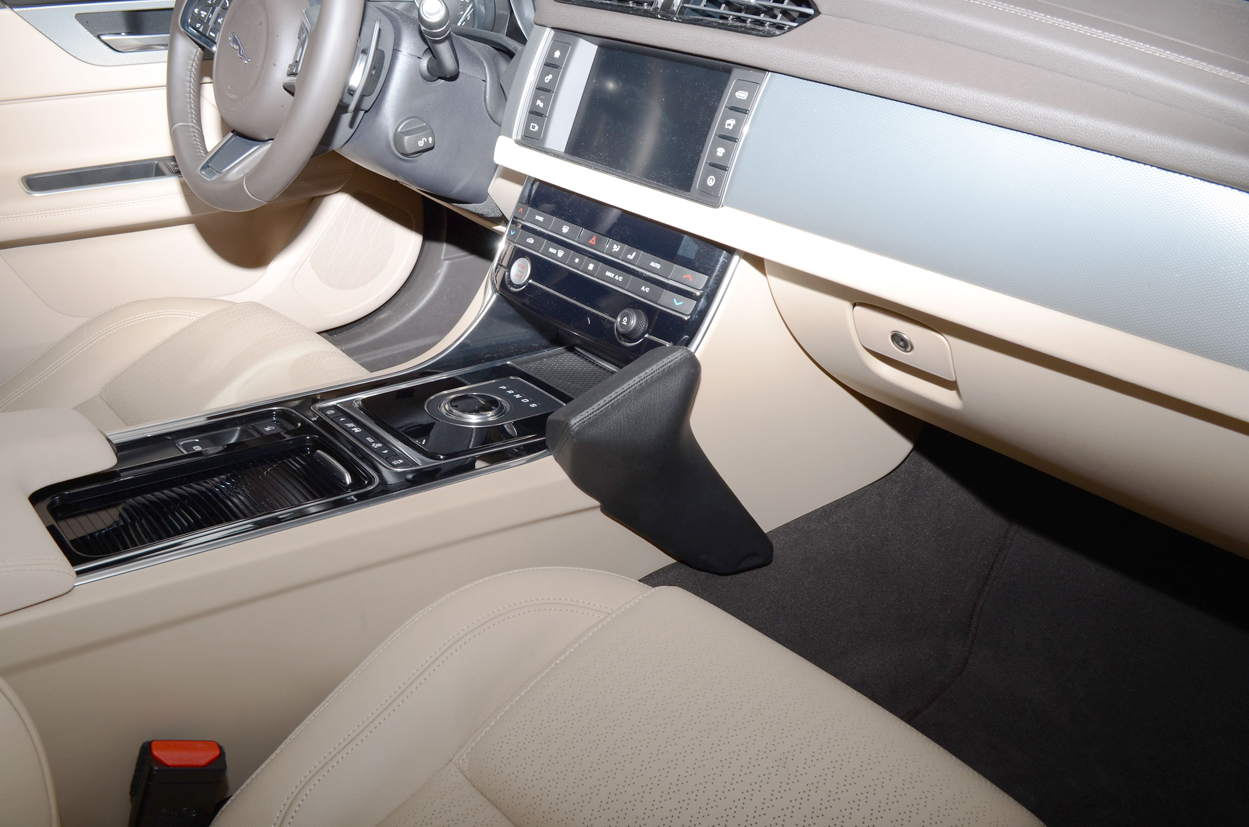 Jaguar XF/ XE 06/2015-2016 Kleur: Zwart - Kuda317x 3 - 603170