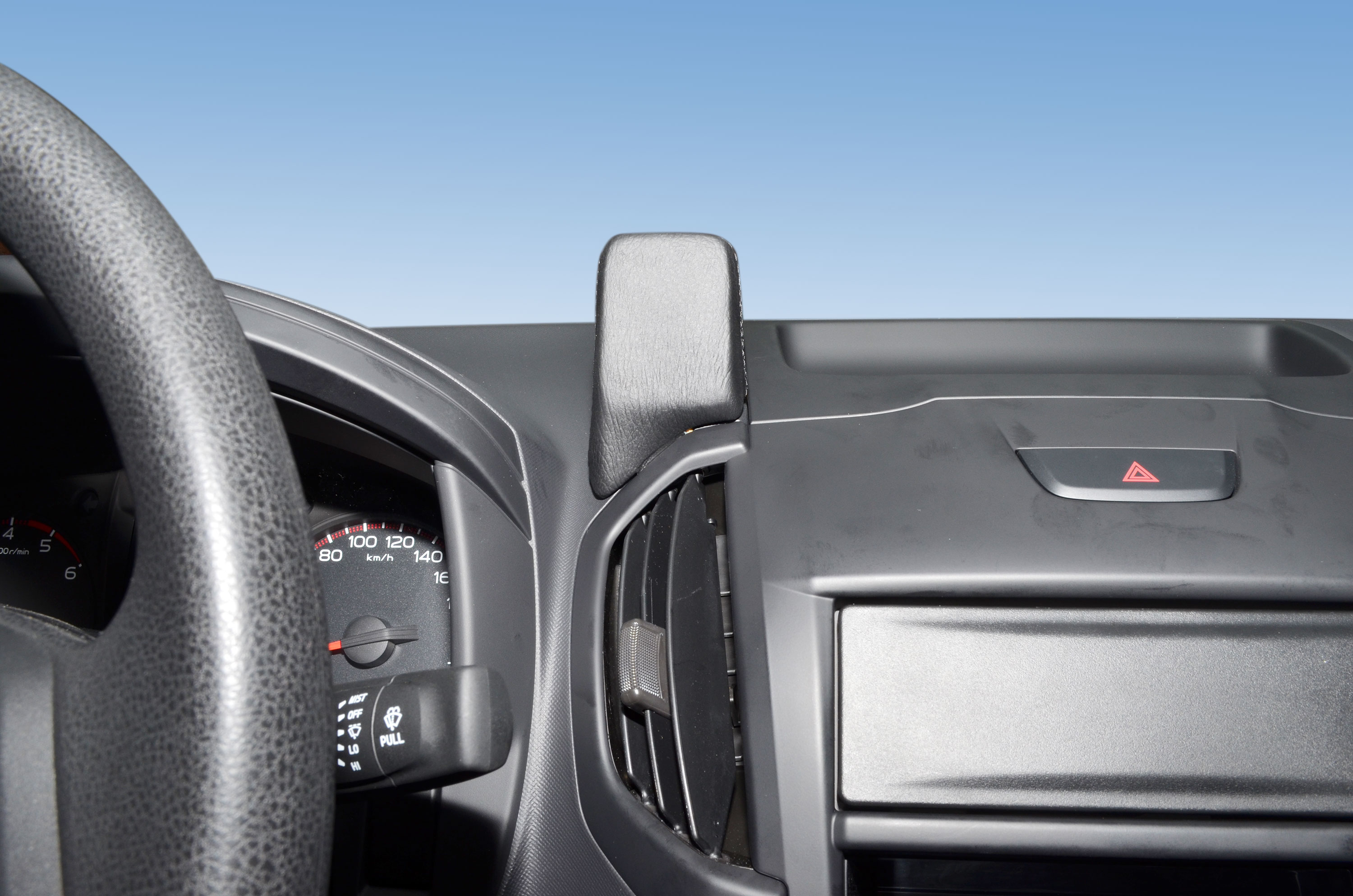 Isuzu D-Max 2013-2019 Kleur: Zwart - Kuda555x 3 - 615555