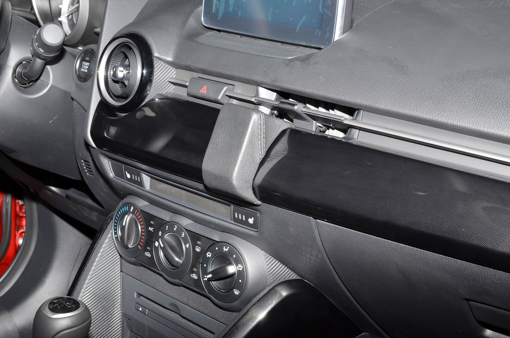 Mazda 2 / CX3 2015-2019 Kleur: Zwart - Kuda596x 3 - 615965