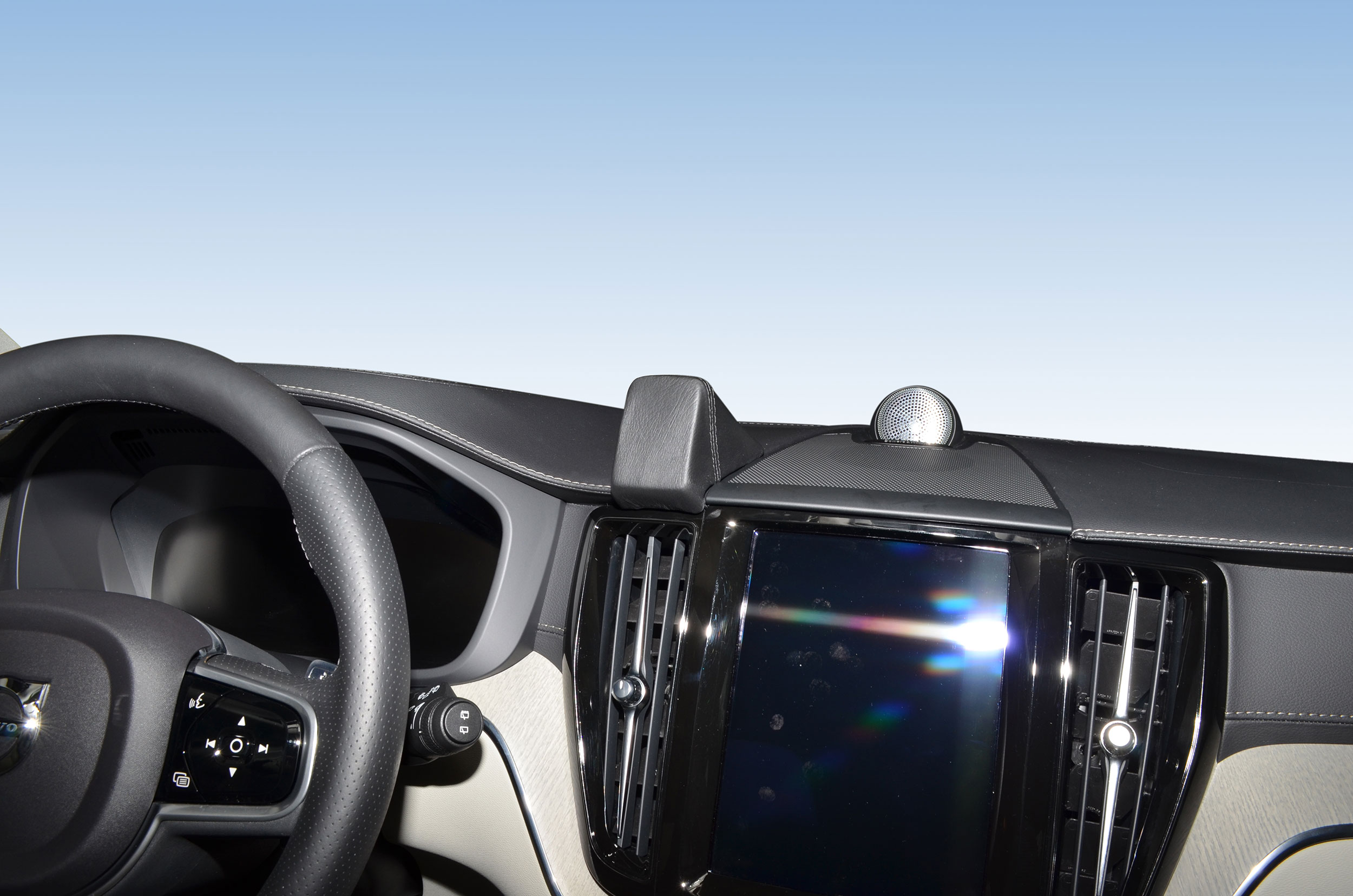 Volvo XC60 07/2017-2019 Kleur: Zwart  - Kuda697x 3 - 616975